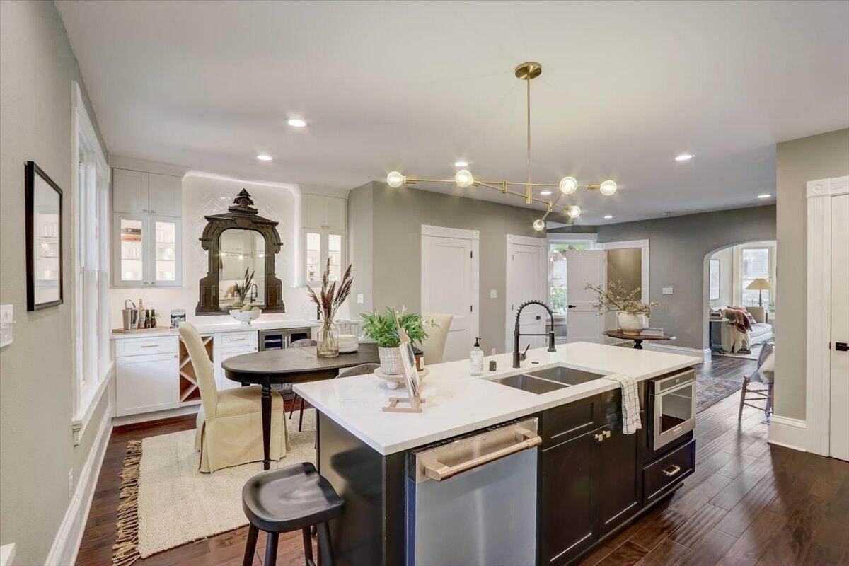 614 Lyon St - Photo 1