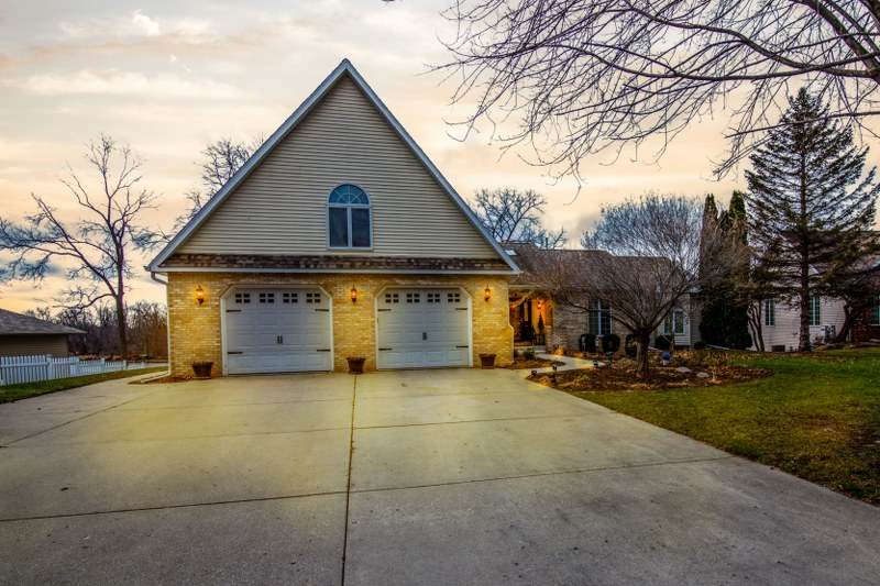 845 Lucas Ln - Photo 1
