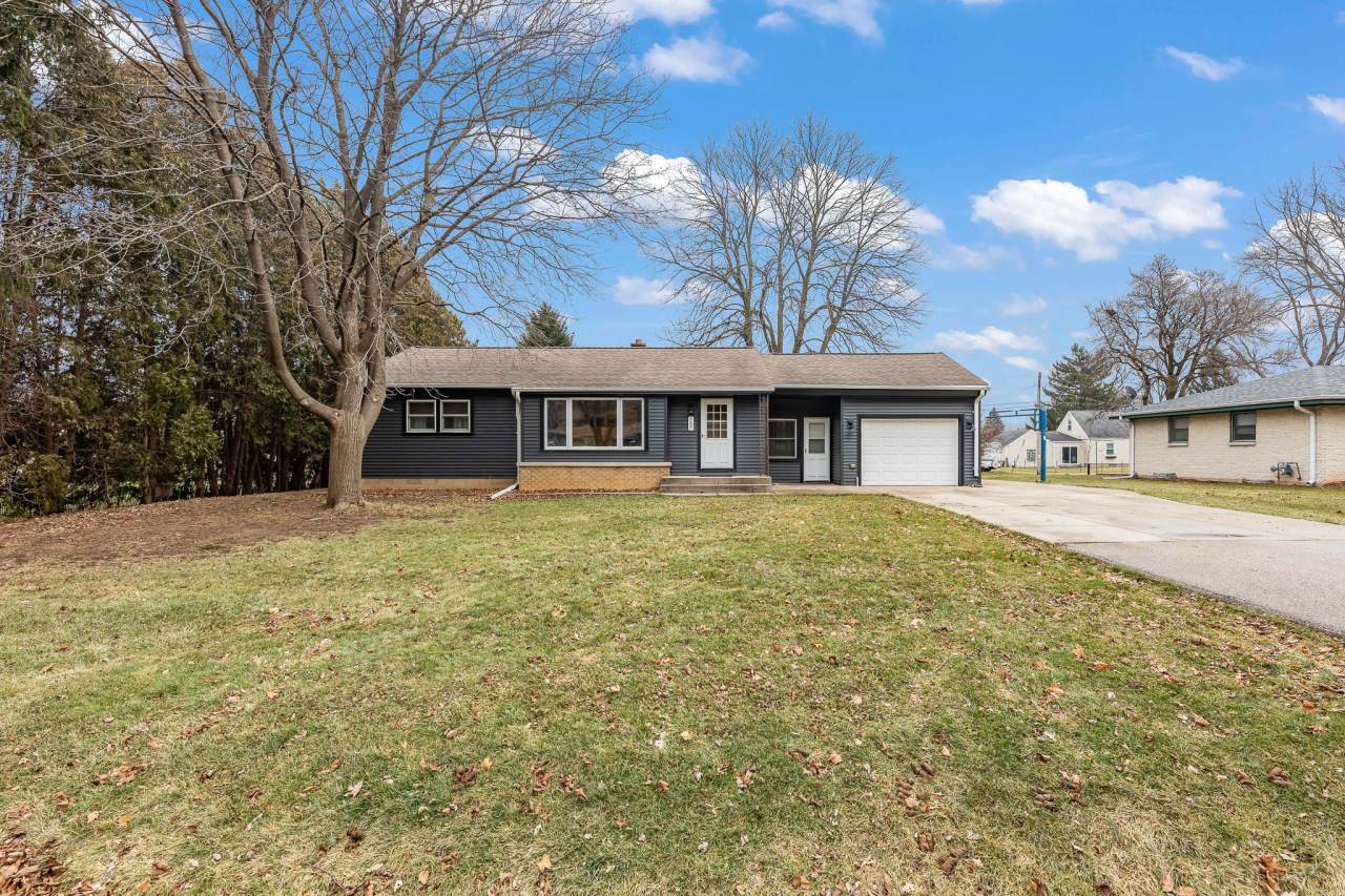 760 Parkmoor Dr - Photo 1