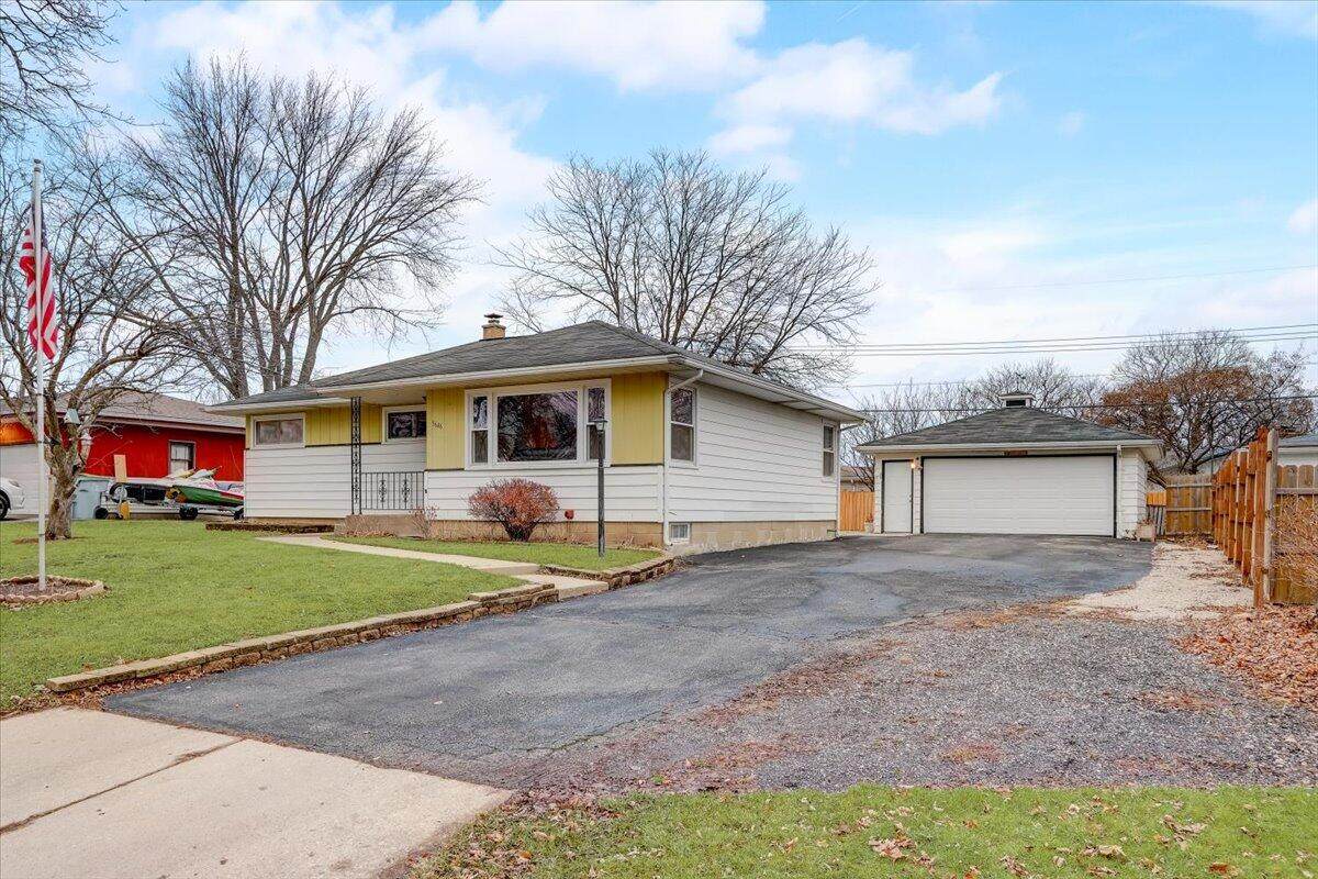 5646 34th St - Photo 1