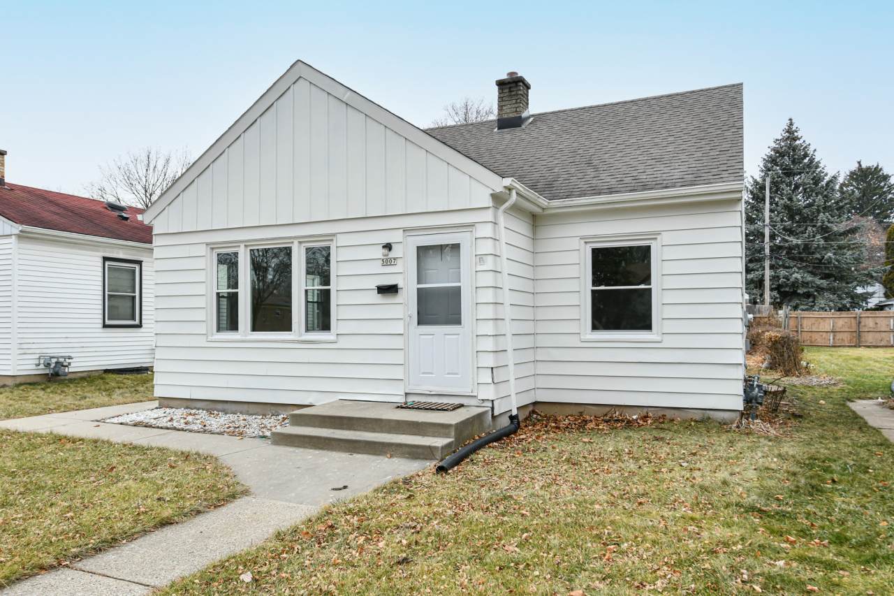 5007 24th Pl - Photo 1