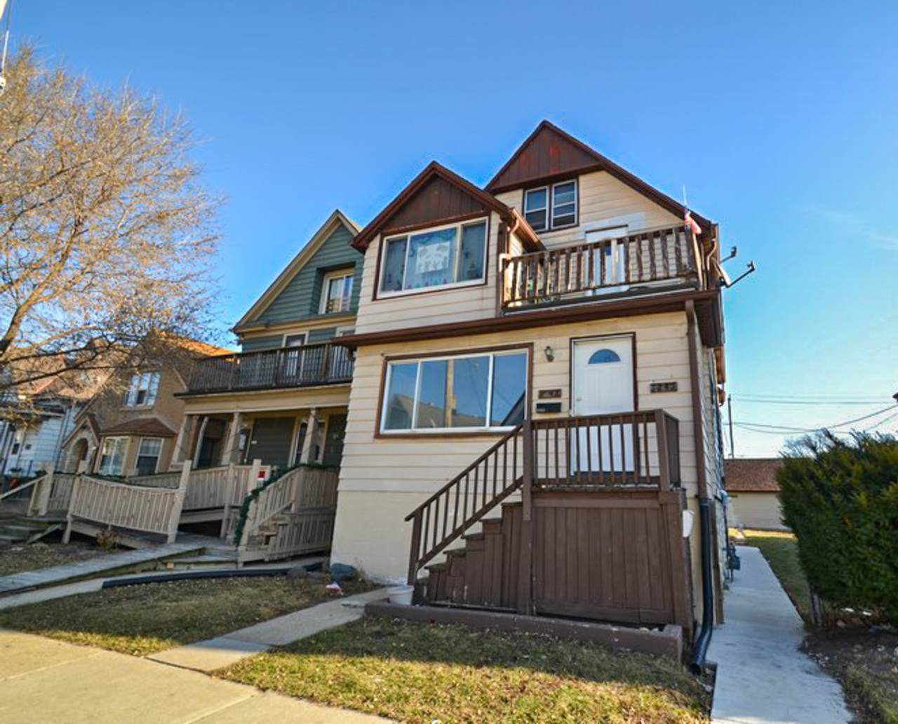 1242 46th St - Photo 1