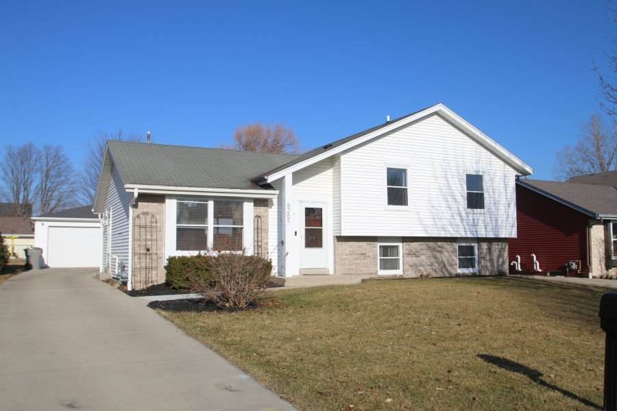 8265 97th St - Photo 1