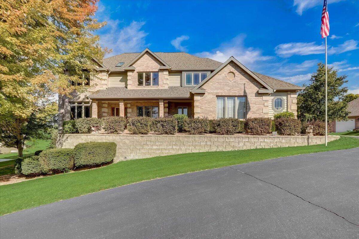 310 Muirfield Cir - Photo 1