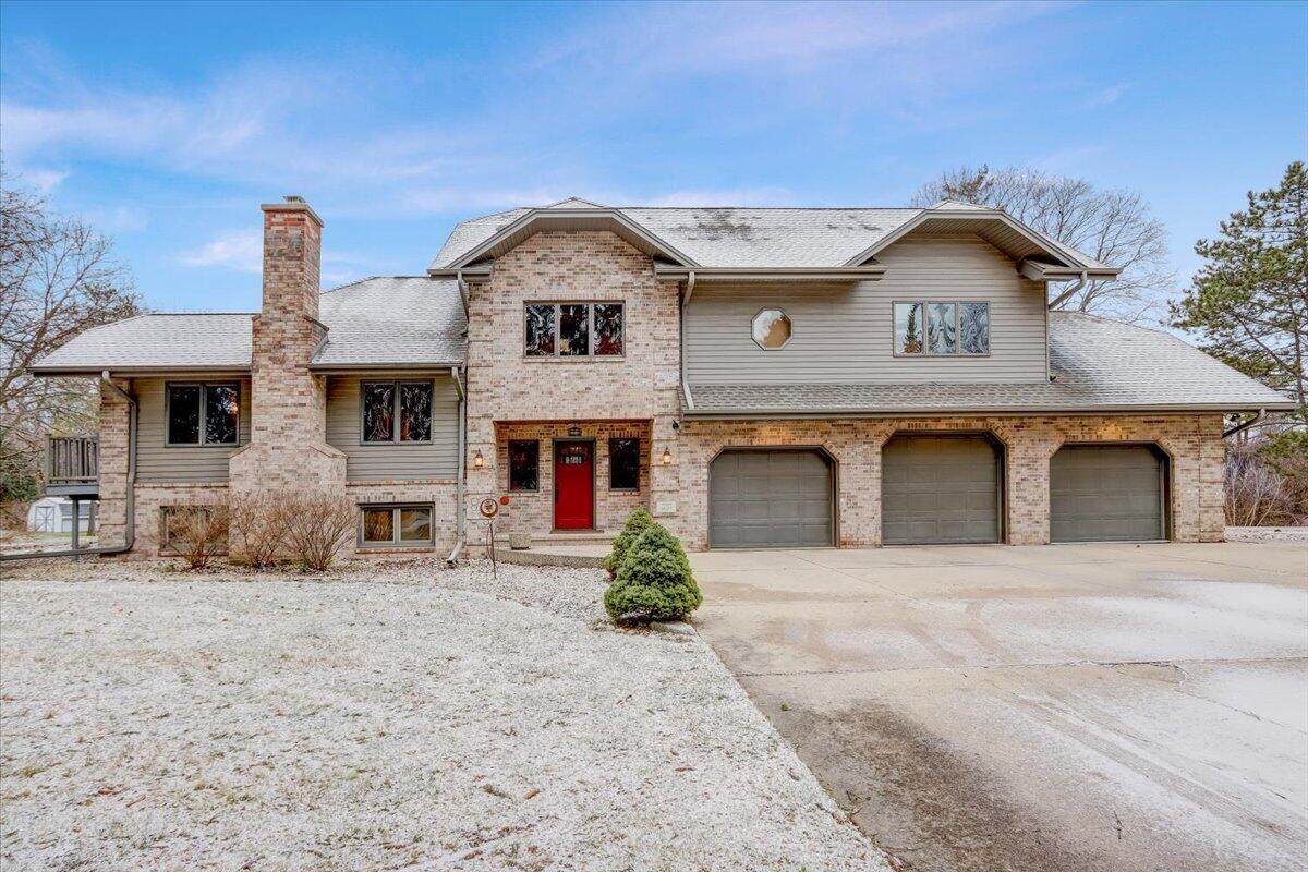 W333N5477 Ivy Ln - Photo 1