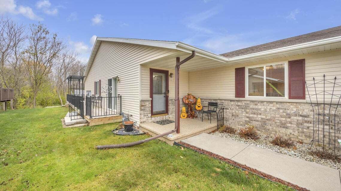1319 49th St - Photo 1