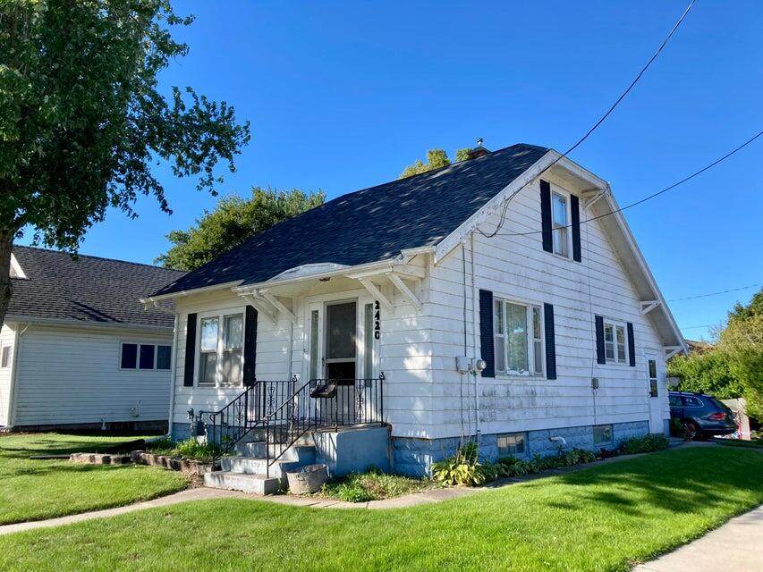 2420 Lincoln Ave - Photo 1