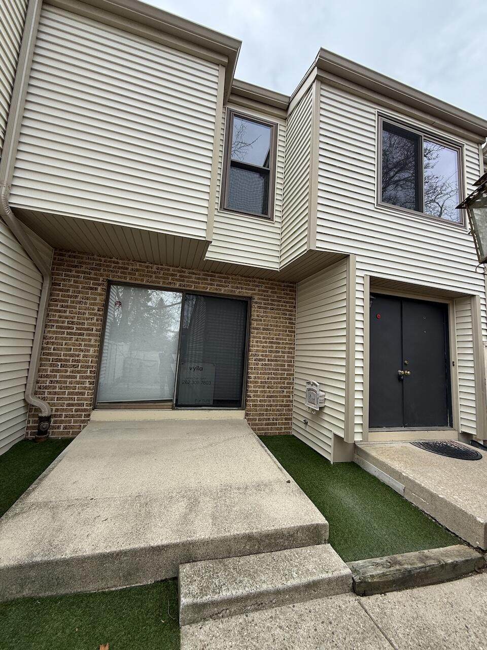 9034 70th St - Photo 1