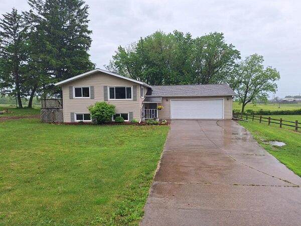 810 Railroad Ave - Photo 1