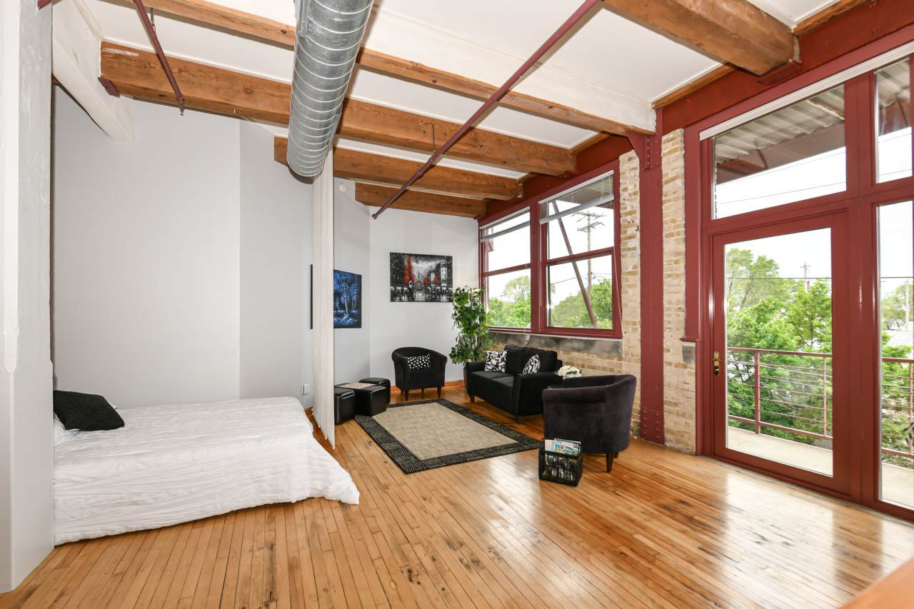 215 Maple St - Photo 1