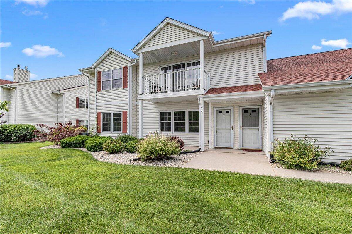 677 Wood River Ct - Photo 1