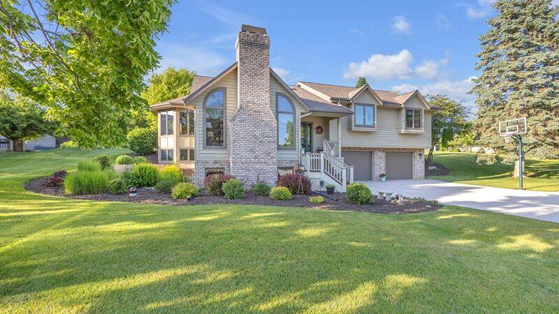 332 River Oaks Dr - Photo 1