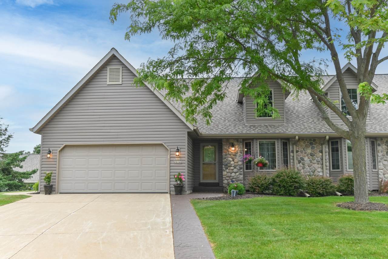 W203N16149 Pin Oak Cir - Photo 1
