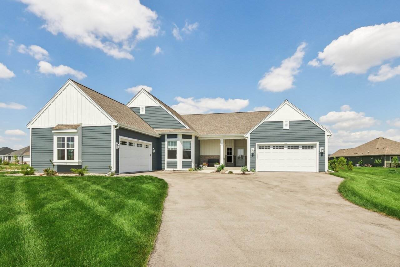 1380 Prairie Creek Cir - Photo 1