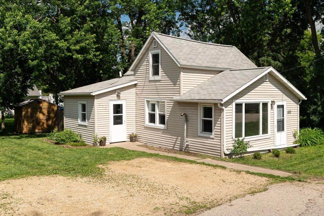 610 Center Ave - Photo 1