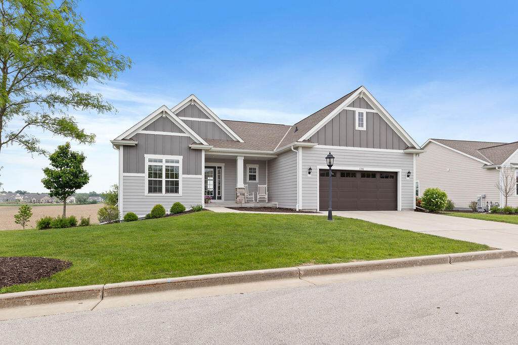 1386 Overlook Cir - Photo 1