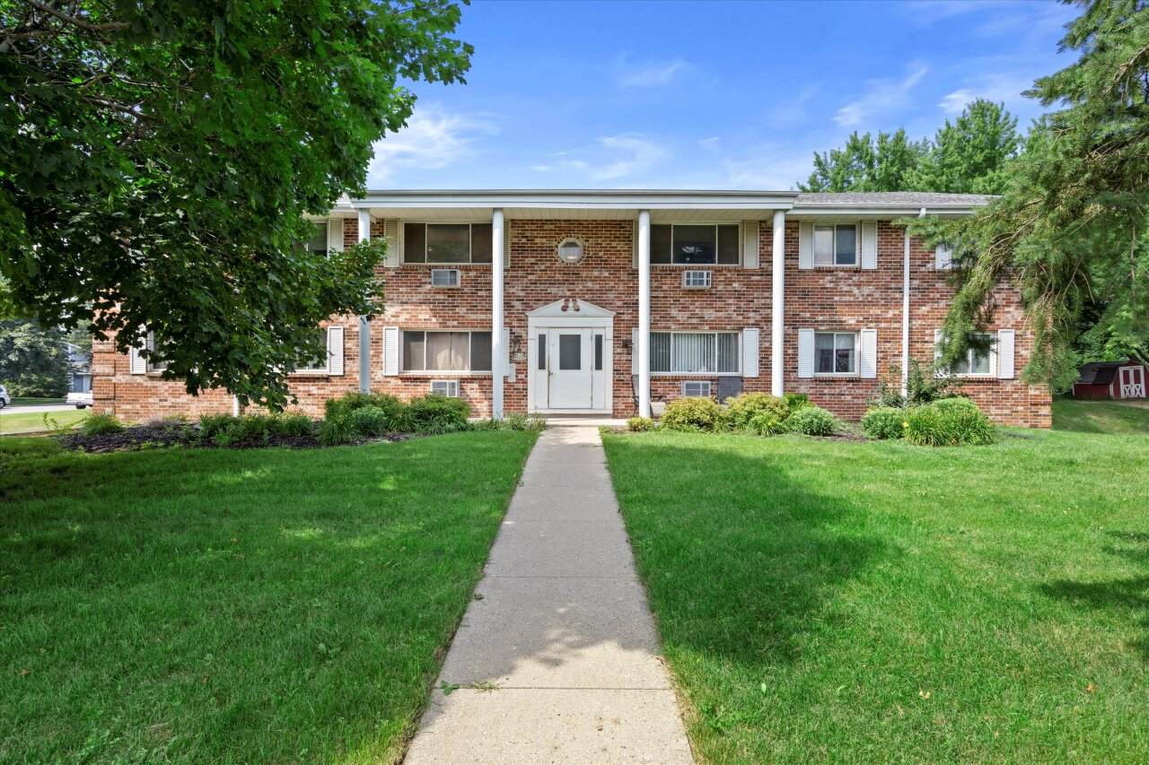 N114W15680 Sylvan Cir - Photo 1