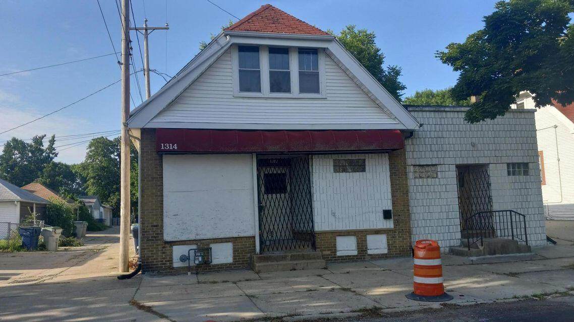 4203 13th St - Photo 1