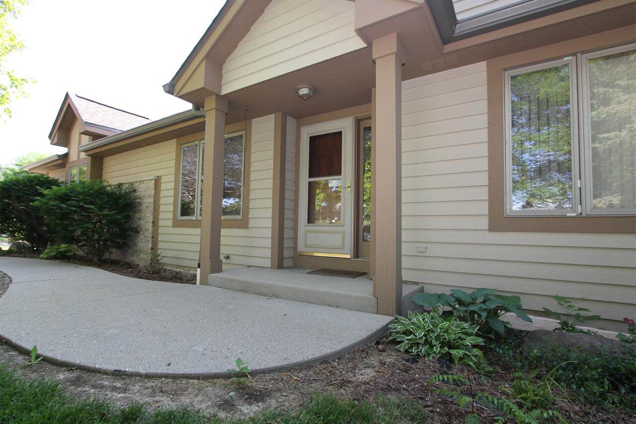 12395 Waterford Ave - Photo 1