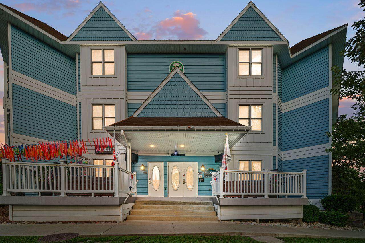 123 Center St - Photo 1