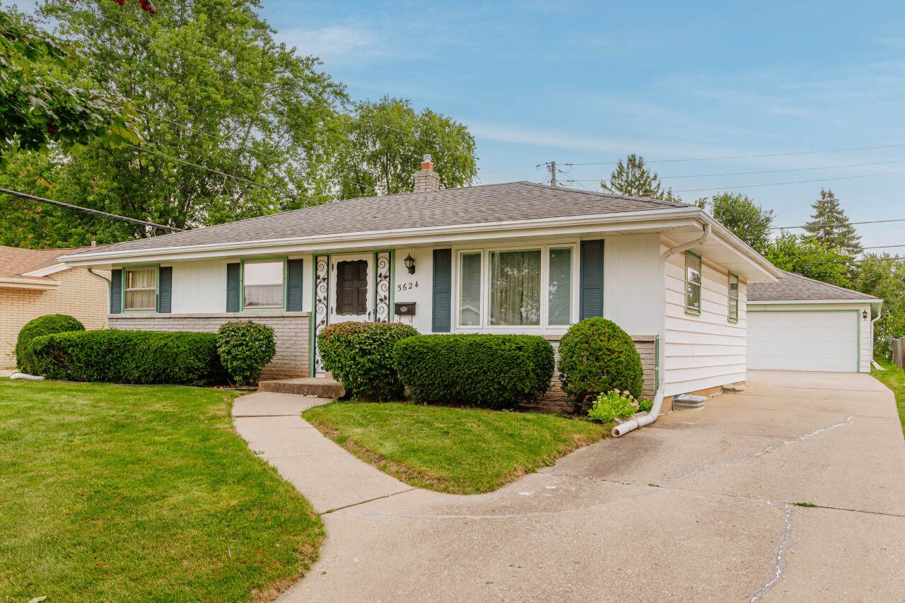 5624 Indiana Ave - Photo 1