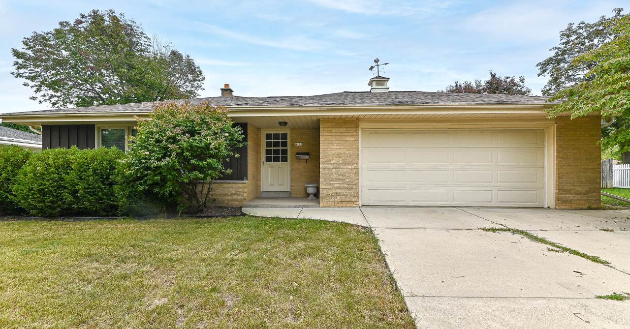 6126 Twin Oak Dr - Photo 1