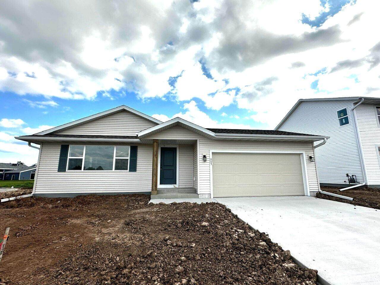 905 Sully Way - Photo 1