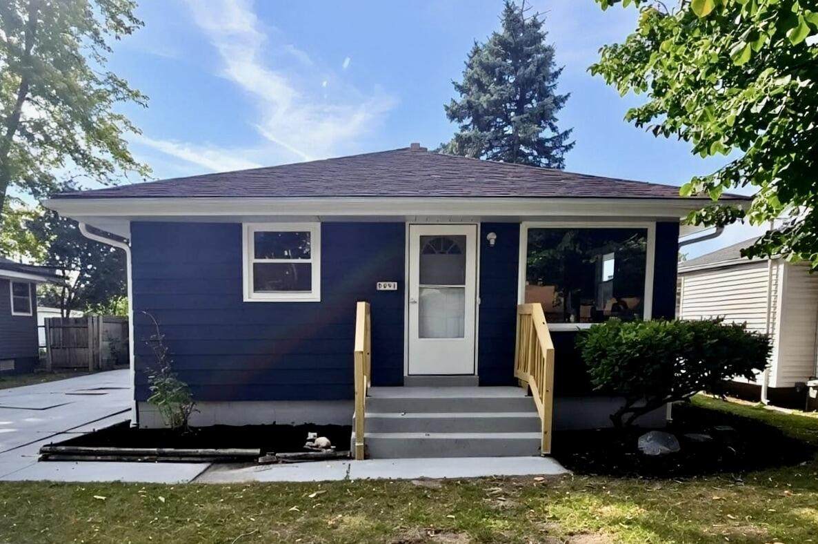 5951 73rd St - Photo 1