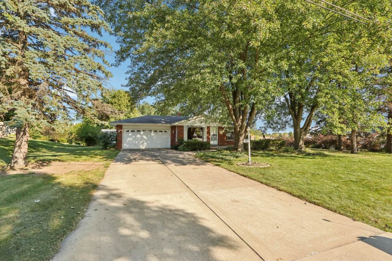 3008 132nd St - Photo 1