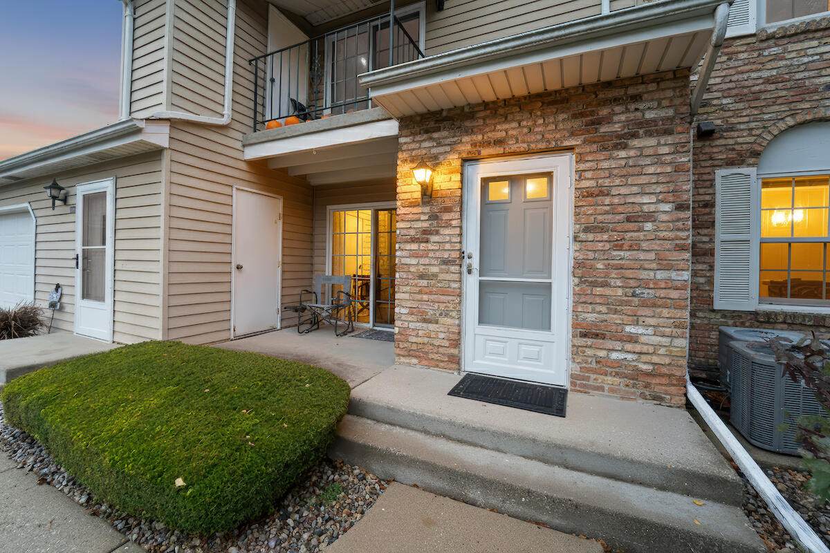 6940 Mariner Dr - Photo 1