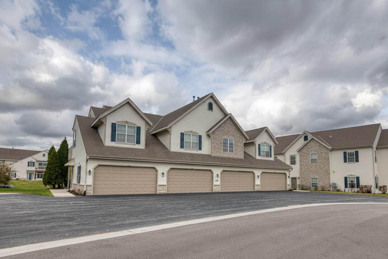 1106 Stratford Ct - Photo 1