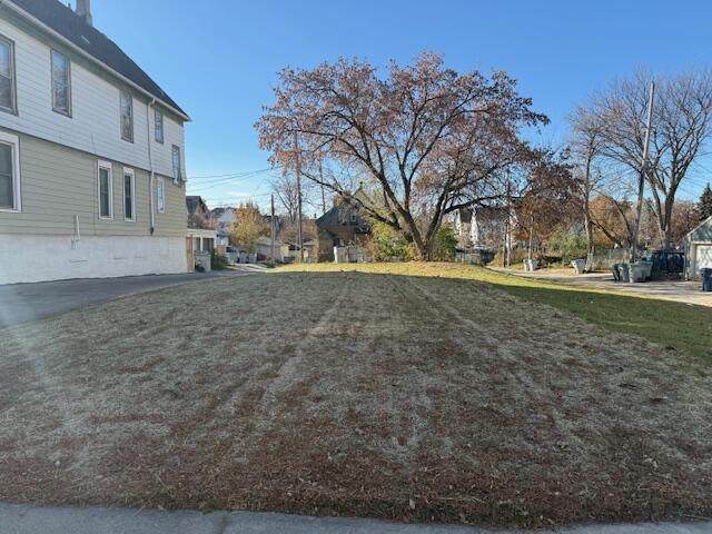 319 31st St - Photo 1