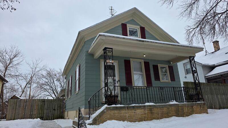 1515 St Clair Ave - Photo 1