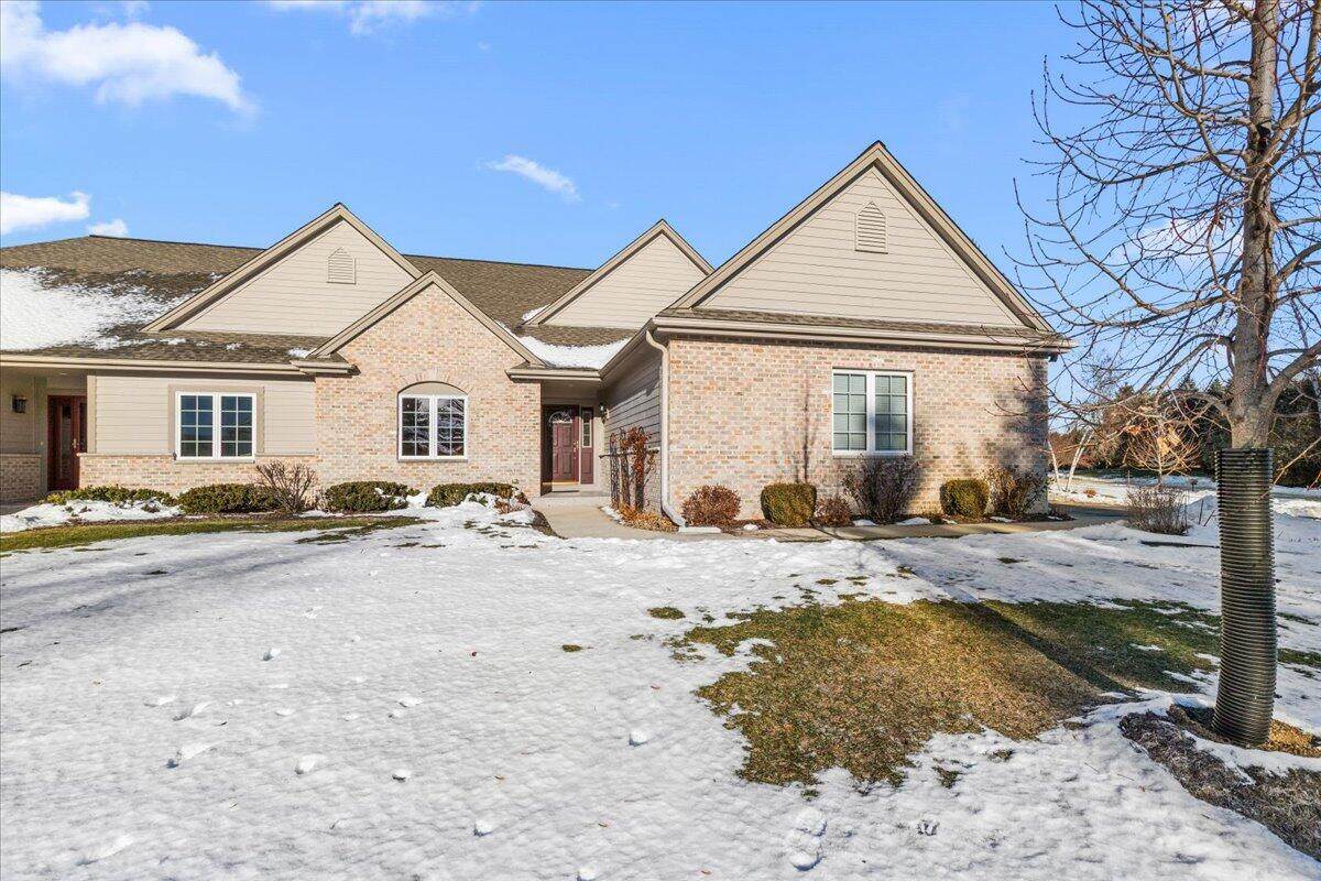 N58W5232 Highland Crossings Cir - Photo 1