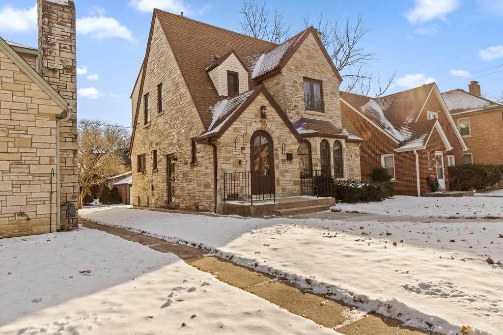 3314 52nd St - Photo 1