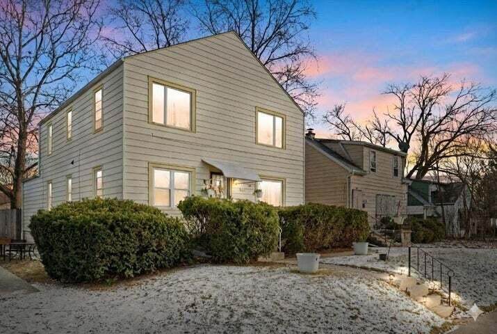 5324 48th St - Photo 1