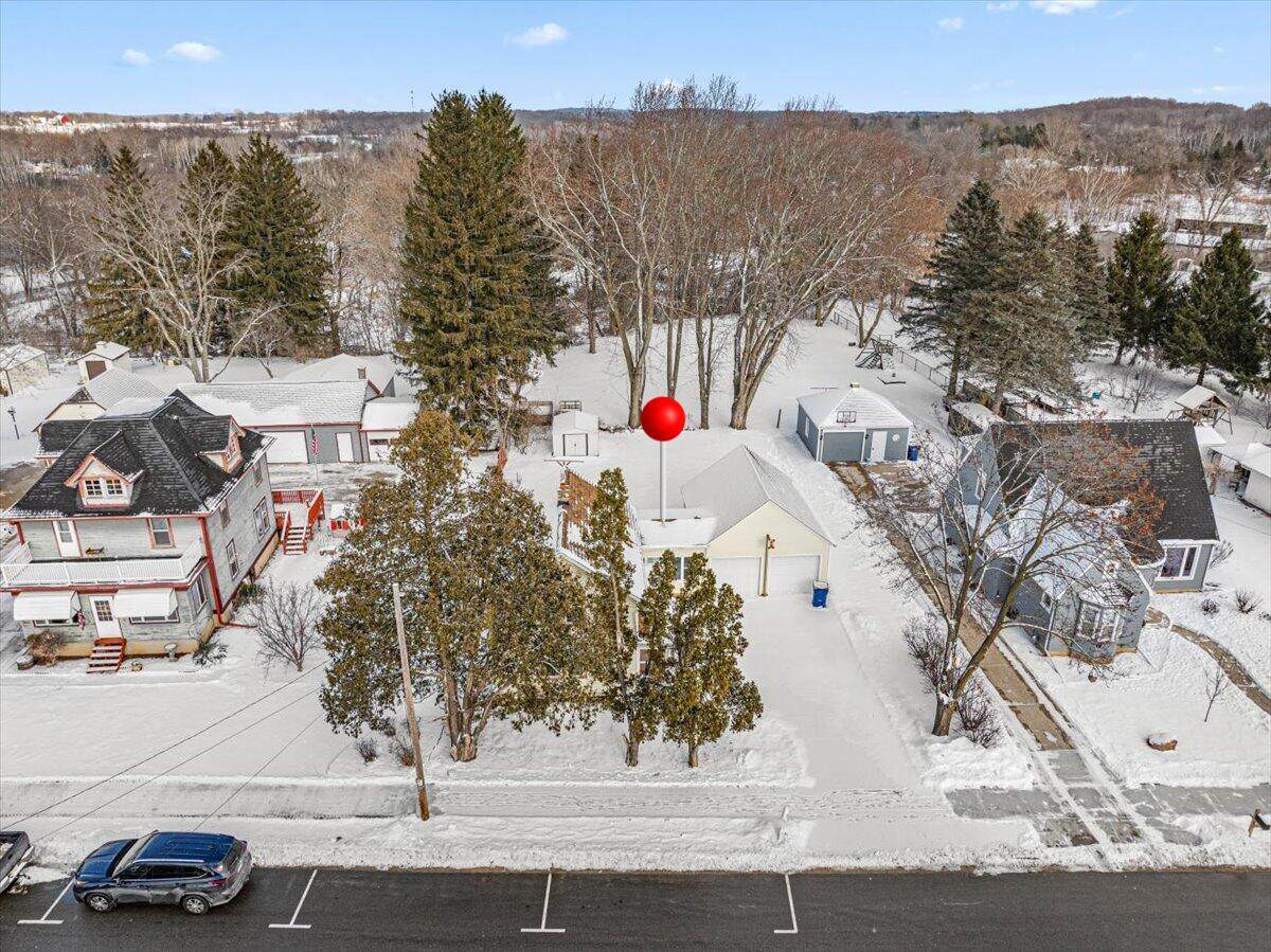 300 Main St - Photo 1