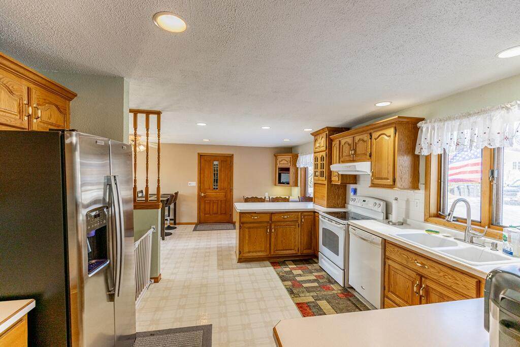 421 Jackson St - Photo 1