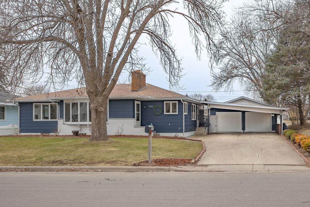 2802 31st St - Photo 1