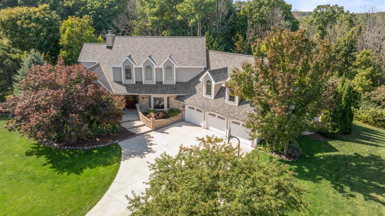 1616 Golf View Dr - Photo 1