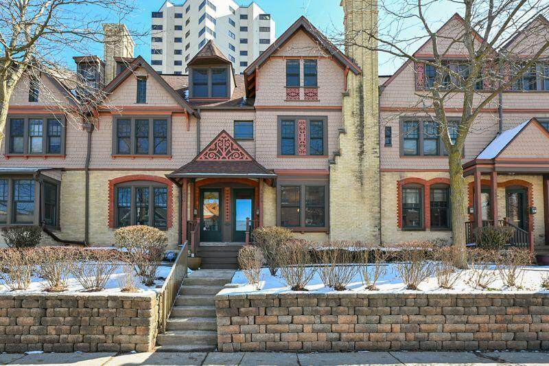 1624 Farwell Ave - Photo 1