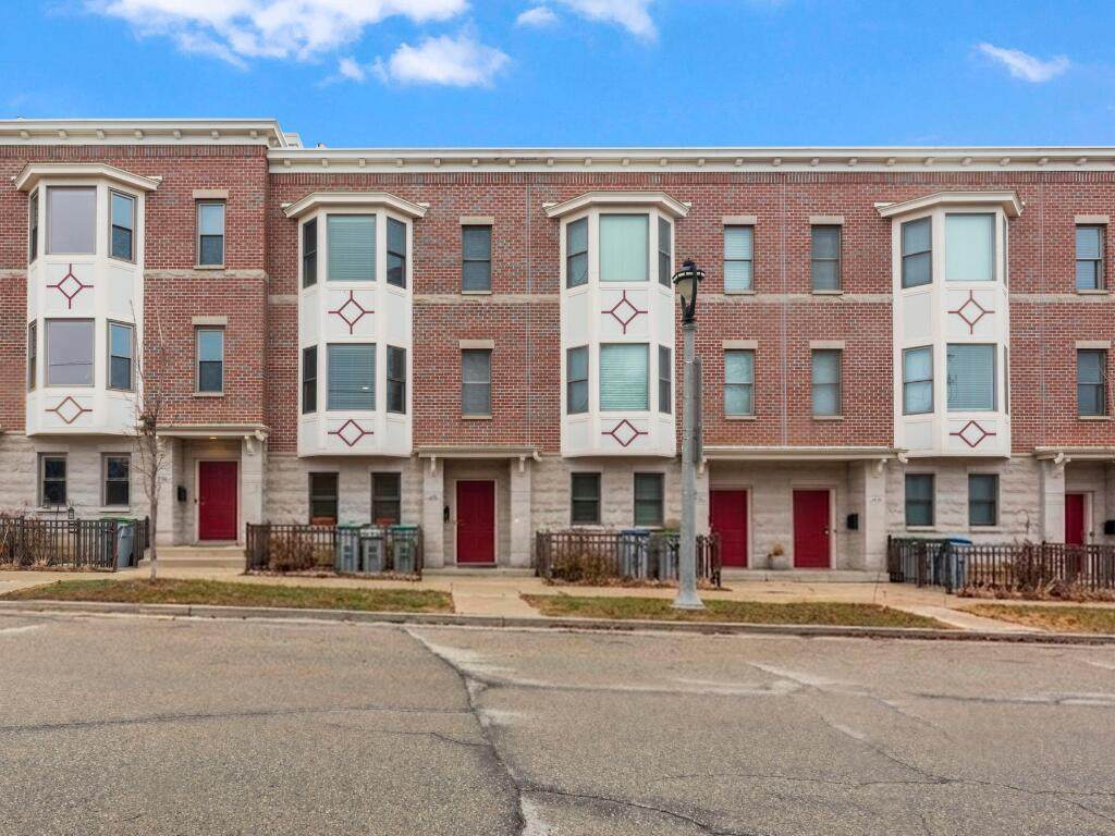 208 Reservoir Ave - Photo 1