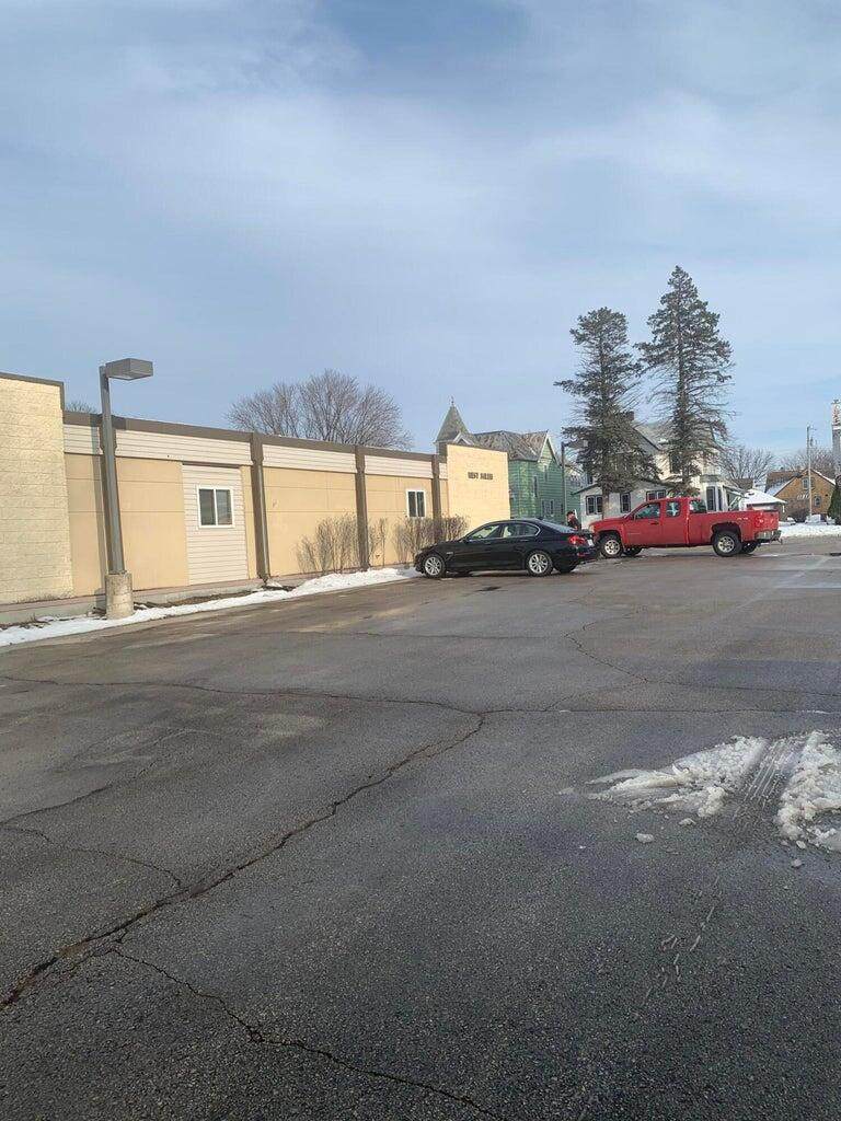 134 Leonard St - Photo 1