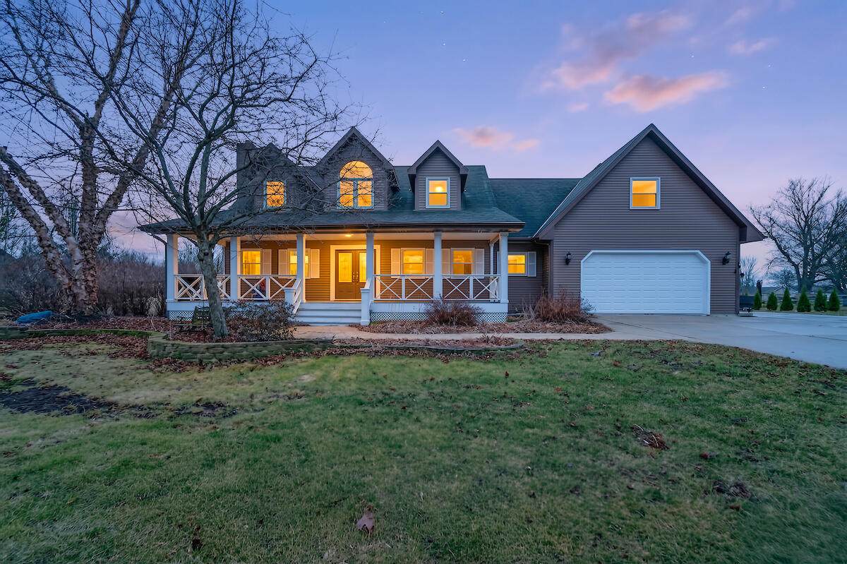 W5665 Lakeshore Dr - Photo 1