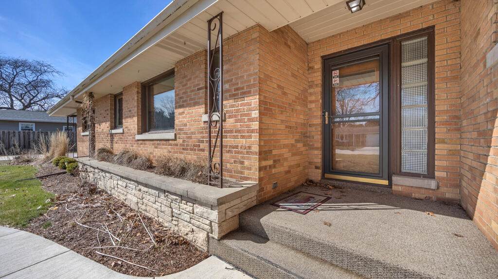 2420 Mayflower Ave - Photo 1