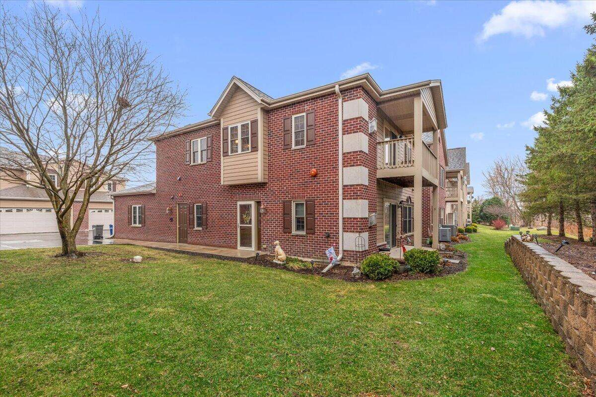 W162S7035 Olive Cir - Photo 1