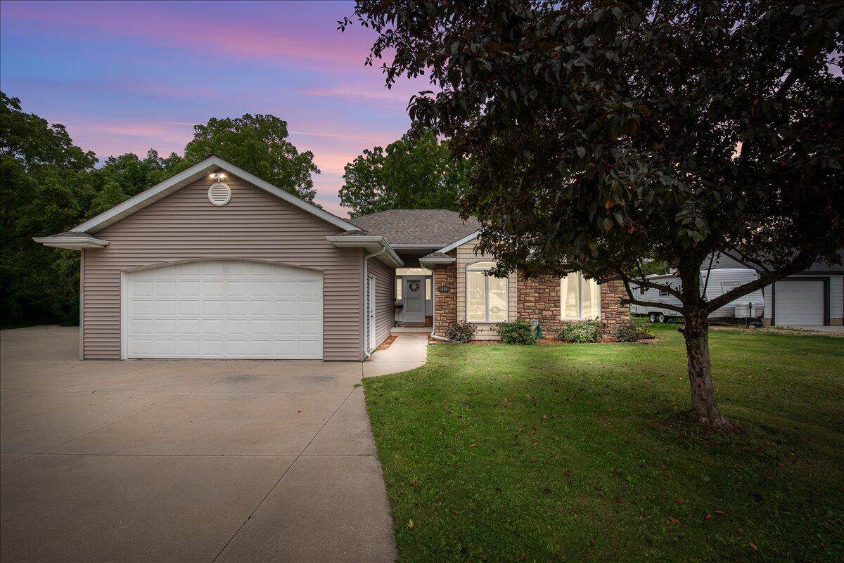 336 Kettle Moraine Dr - Photo 1