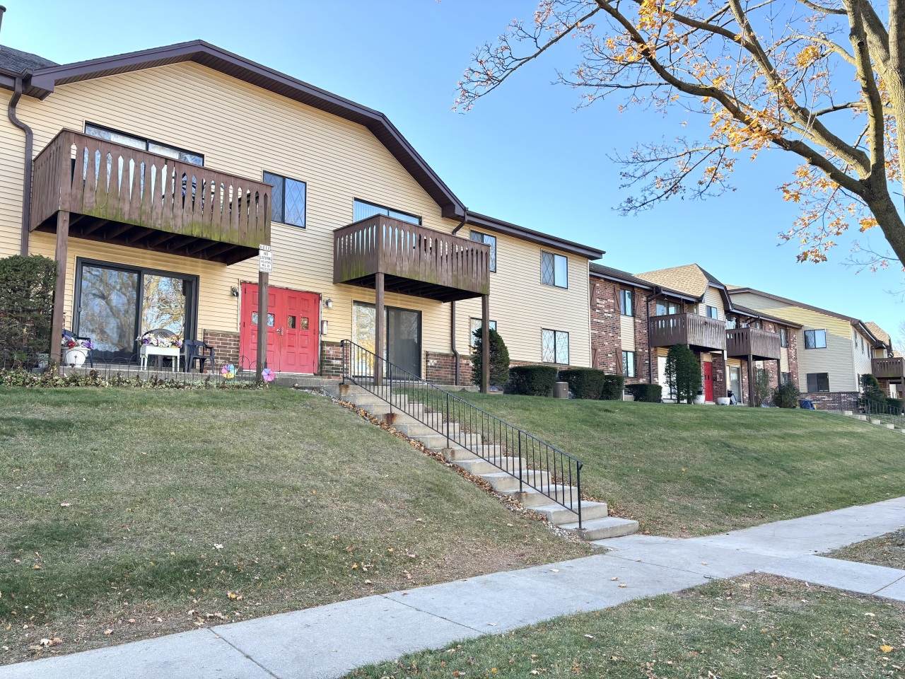 6011 Port Ave - Photo 1