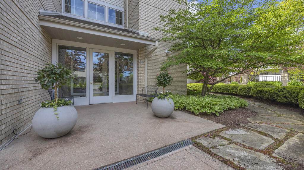 525 Pennsylvania Ave - Photo 1