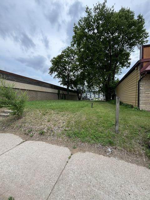 1113 3rd St - Photo 1